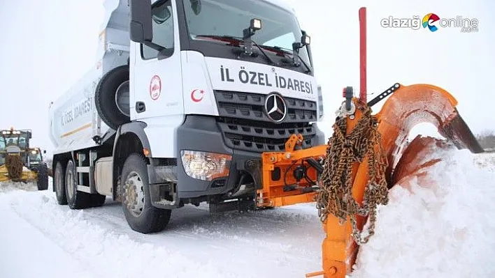 Elazığ'da karla mücadele sürüyor