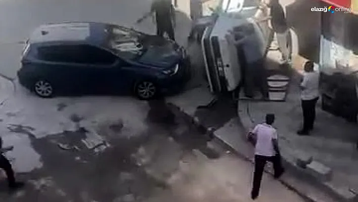 Rızaiye Mahallesi'nde Trafik Kazası: Araç Yan Yattı, 1 Yaralı!