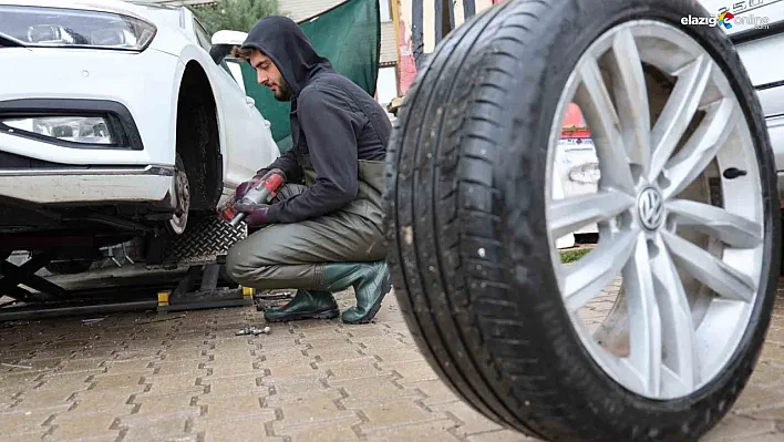 Kış Lastiği Zorunluluğu Başladı! Elazığ'daki Lastikçilerde Uzun Kuyruklar Oluştu!