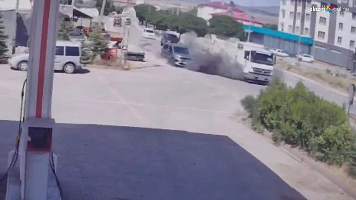Elazığ-Bingöl Yolunda Korkutan Kaza: Lastiği Patlayan Kamyon Tel Örgülere Çarptı!