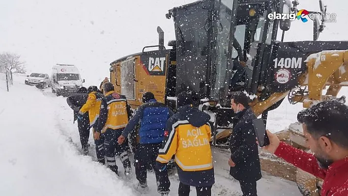 Köyünde mahsur kalan yaşlı hastanın yardımına sağlık ekipleri yetişti