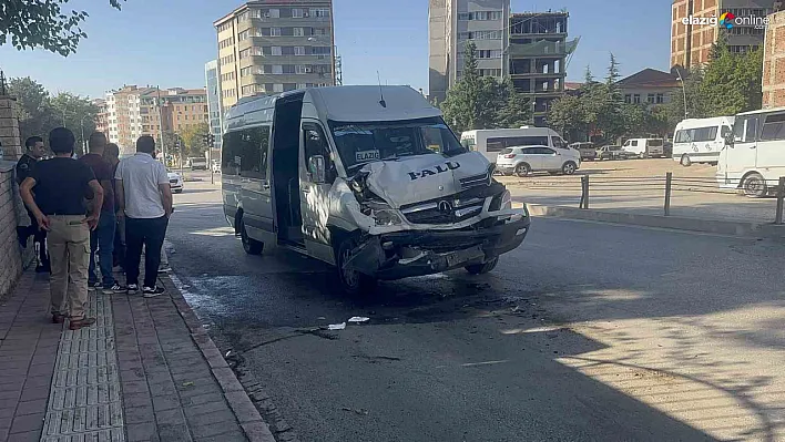 Elazığ'da Trafik Kazası! Minibüs ile Otobüs Çarpıştı, 8 Yaralı!
