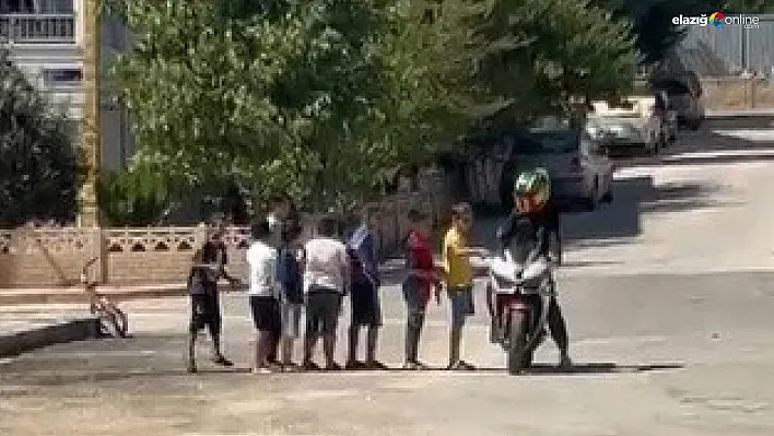 Çocuklar Motoru İnceledi, Sürücü Keyifli Anlar Yaşattı!