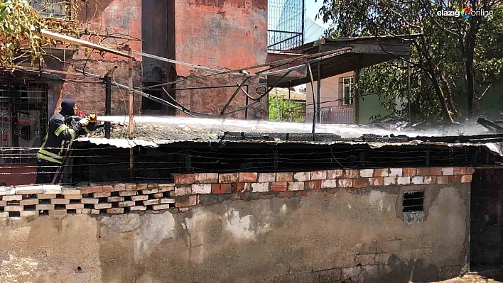 Elazığ Hicret Mahallesi'nde Korkutan Yangın: 1 Kişi Yaralandı!