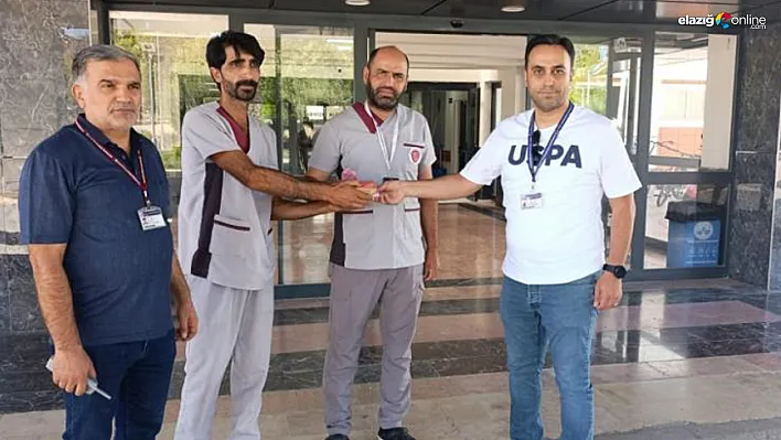 Elazığ'da Örnek Davranış: Temizlik Görevlisi Bulduğu Parayı Polise Teslim Etti!