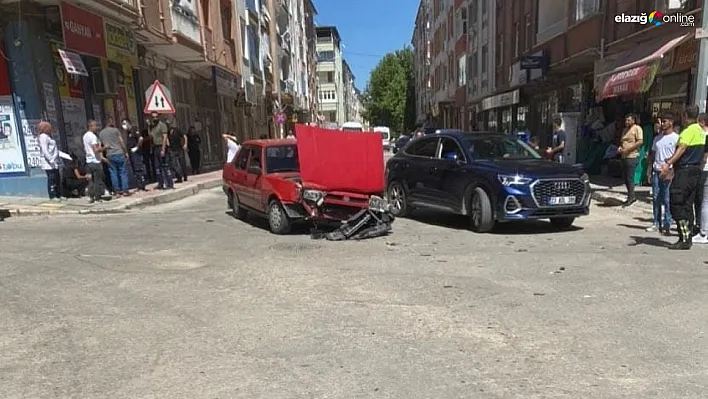 Elazığ'da otomobil ile çarpışan hafif ticari araç yan yattı