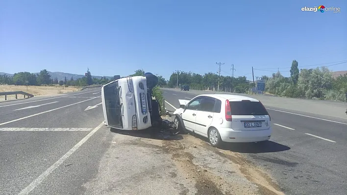 Pikap ile otomobil çarpıştı