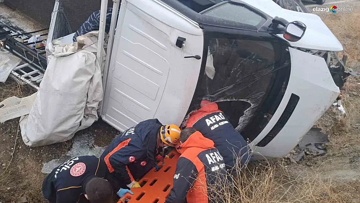 Elazığ-Malatya Karayolu'nda Kaza: Pikap Şarampole Uçtu, 2 Yaralı