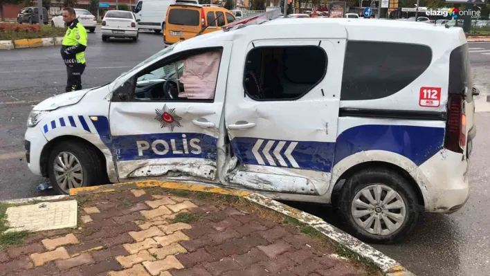 Polis aracı ile otomobil çarpıştı!