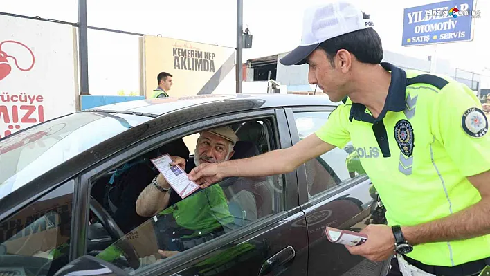 Elazığ'da Trafik Uygulaması: Bayramda Sürücülere Şeker, Evrak Eksiklerine Ceza!