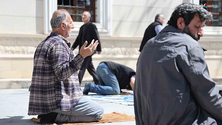 Ramazan ayının son cuma namazı kılındı