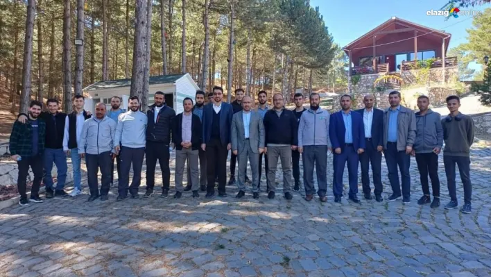 Elazığ'da gençlik programı: Sabah namazı sonrası Hazar Gölü'nde yürüyüş!