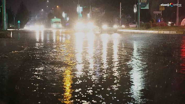 Cadde ve sokaklar göle döndü