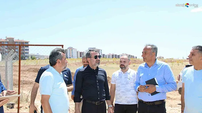 Elazığ'da Seksenler Sokağı Yeniden Hayat Buluyor: Nostalji ve Ticaret Bir Arada!