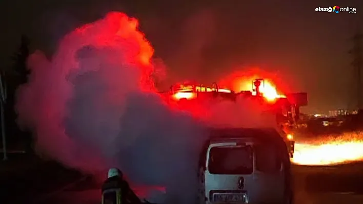 Elazığ'da Sabah Saatlerinde Araç Yangını! Ticari Araç Alevlere Teslim Oldu