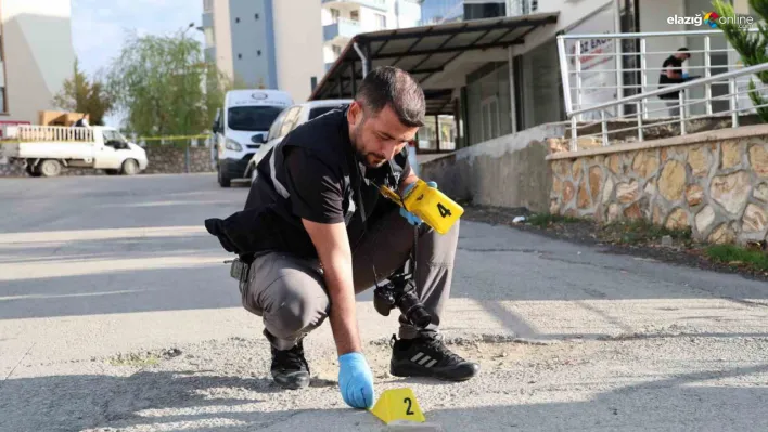 Elazığ'da Sokak Ortasında Silahlı Kavga!