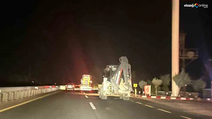 Kazaya Davetiye Çıkaran Anlar! Elazığ'da Kepçe Trafikte Işıksız Yakalandı!