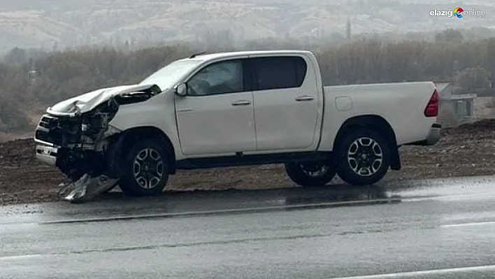 Elazığ'da Trafik Kazası: Hafif Ticari Araç ile Pikap Çarpıştı!