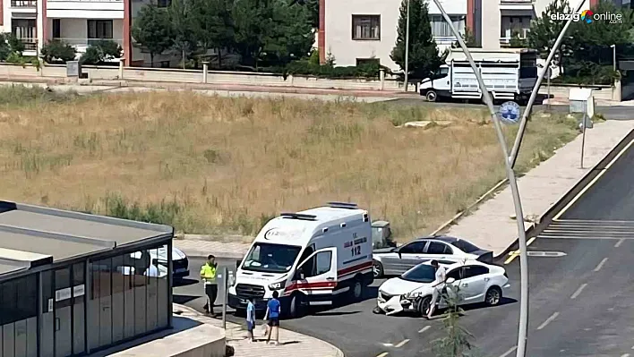 Elazığ Ataşehir'de Trafik Kazası! İki Araç Çarpıştı, Bir Kişi Yaralandı!