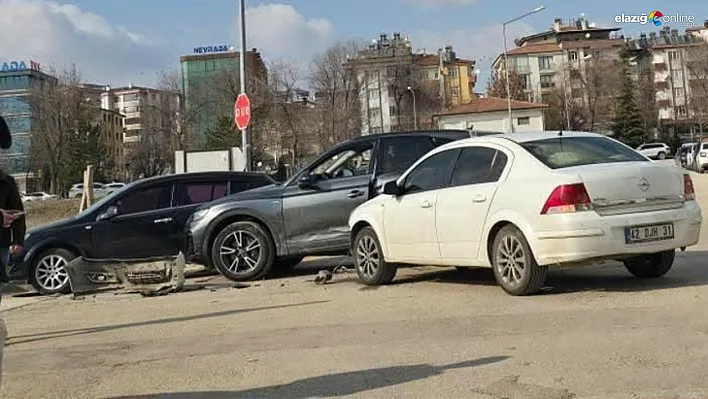 Elazığ'da Trafik Kazası: 2 Otomobil Çarpıştı, 1 Kişi Yaralandı!