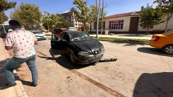 Otomobil ile şehir içi yolcu minibüsü çarpıştı! 2 yaralı