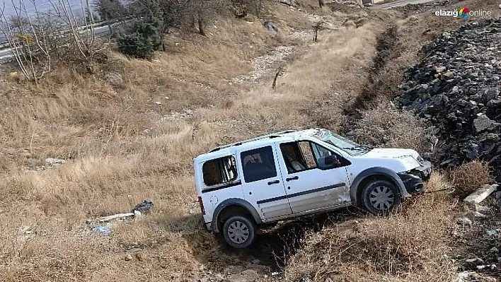 Elazığ'da Trafik Kazası: Hafif Ticari Araç Şarampole Uçtu, 2 Yaralı!