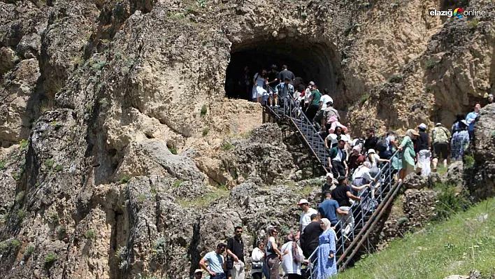 Fırat Üniversitesi'nin 50. Yılına Özel Palu Gezisi: Öğrenciler Tarihi Mekanları Gezdi!