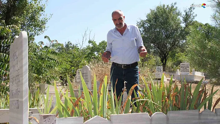 Elazığ'da mezarlıklar kabir ziyareti yapanlarla doldu taştı