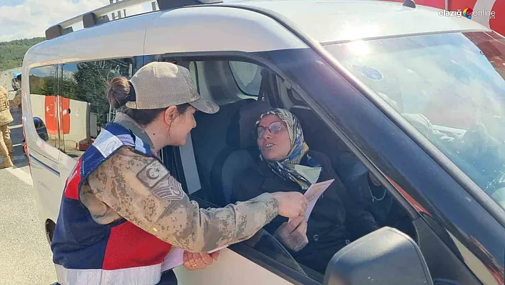 Elazığ jandarması vatandaşlara KADES'i anlattı