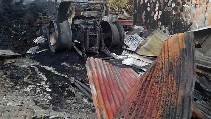 Kovancılar'da Park Halindeki Traktör Bir Anda Alev Aldı!