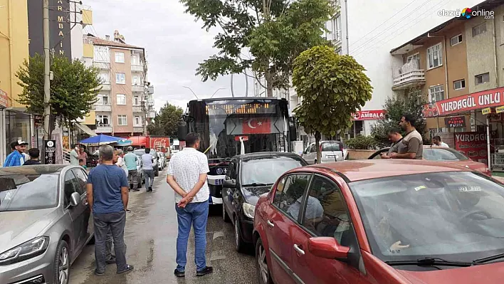 Öndeki araç ani fren yapınca kaza kaçınılmaz oldu! Kazanın adresi Olgunlar Mahallesi