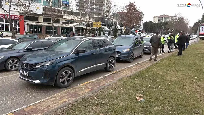Hazardağlı kavşağında zincirleme kaza! 2 yaralı