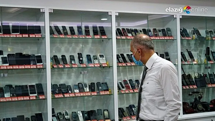 Elazığ'daki telefon koleksiyonu görenleri hayrete düşürüyor