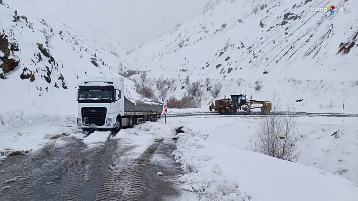 Elazığ İl Özel İdare'den Büyük Gayret: 24 Saatte 379 Köy Yolu Ulaşıma Açıldı!