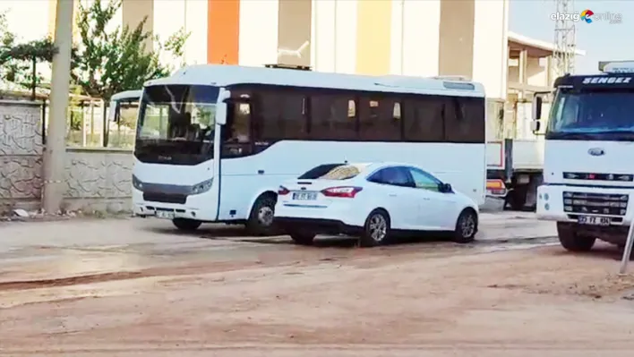 Elazığ'ın bozuk yolları vatandaşı canından bezdirdi!