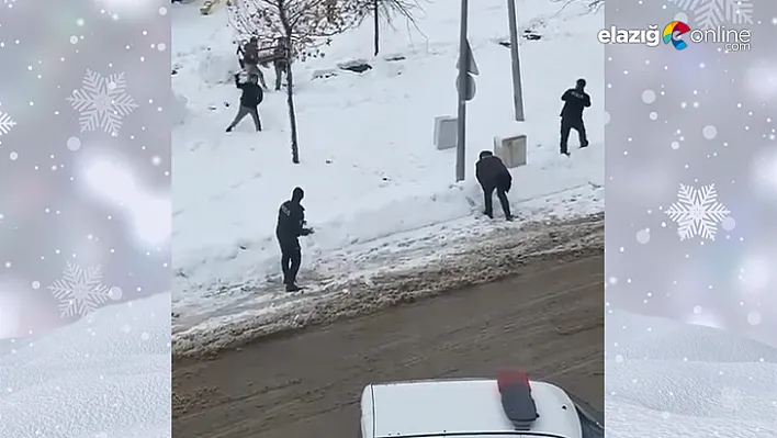 Elazığ polisi çocuklarla kartopu oynadı