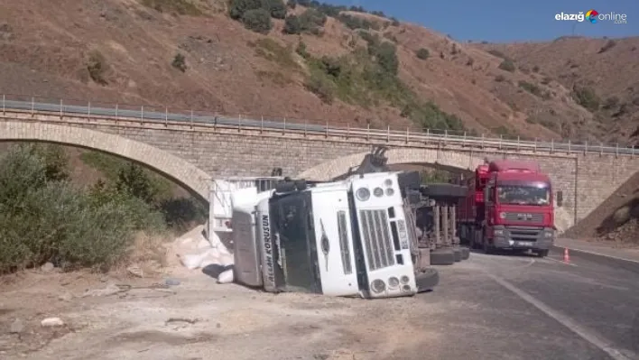 Elazığ-Diyarbakır karayolunda tır devrildi: 1 kişi yaralandı