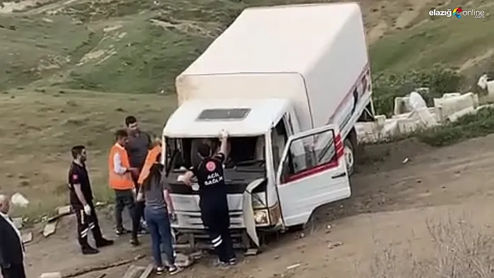 Elazığ'da kamyonet şarampole uçtu: 1 yaralı