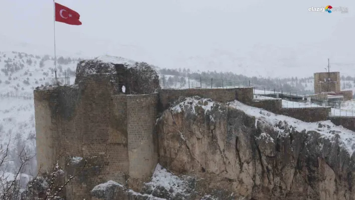 Elazığlılar güne karla uyandı!