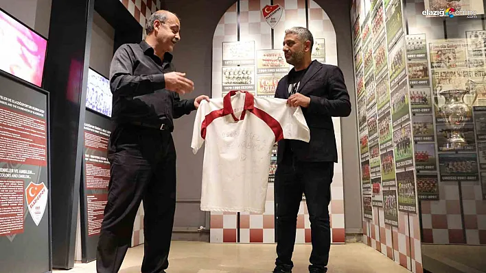 Elazığlı Yazar Bedri Yücel'den Anlamlı Bağış: 23 Yıllık Elazığspor Forması Kent Müzesi'nde!