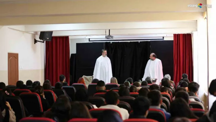 Ergani'de öğrenciler tiyatroyla tarihi yolculuğa çıktı