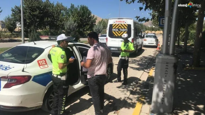 Ergani'de polis ekipleri servis şoförlerini denetledi