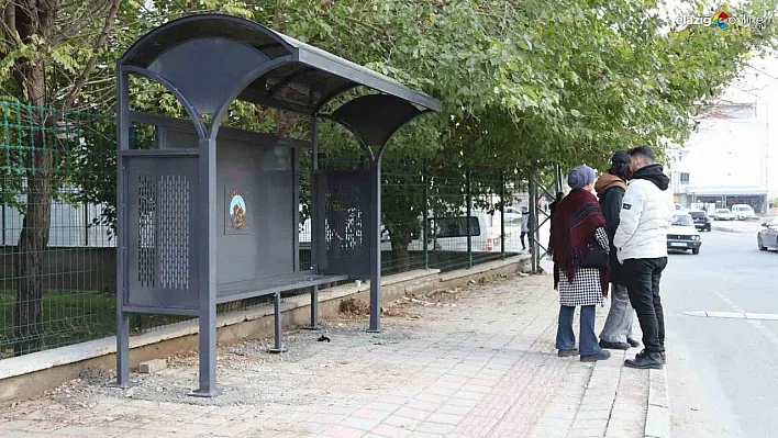 Ergani'de soğuk havalar nedeniyle duraklar yenileniyor
