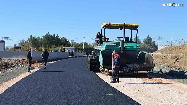 Ergani'de yol yapım çalışmaları sürüyor