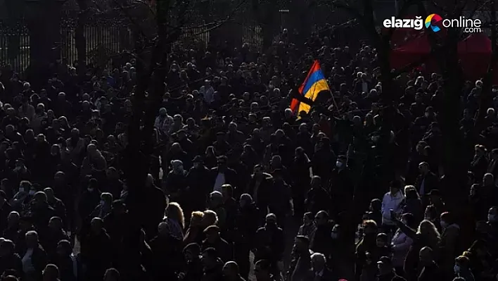 Ermenistan'da Paşinyan şoku! Hükümet binasını bastılar