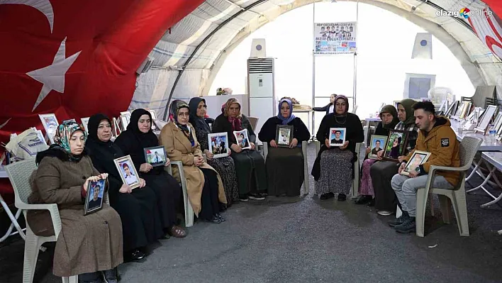 Evlat nöbetindeki anne, Regaip Kandil'inde oğlunun teslim olduğu haberini aldı