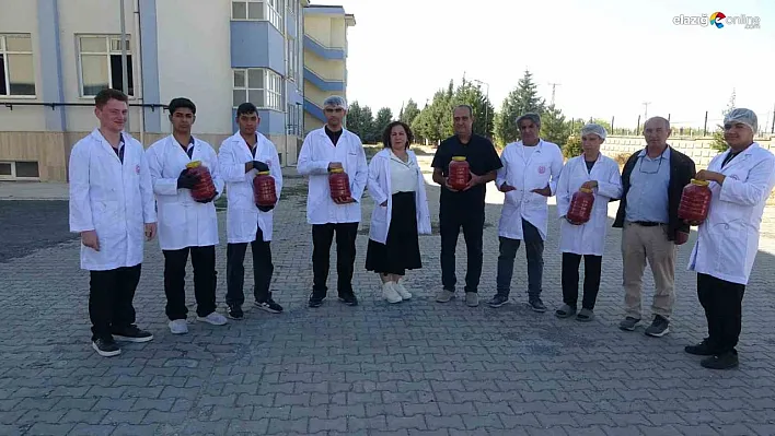 Fabrika gibi okul: Malatya'da öğrenciler domates yetiştirip salça üretiyor
