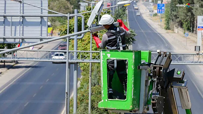 Elazığ'da Elektrik Altyapısı Güçleniyor: Fırat EDAŞ'tan Kesintisiz Enerji İçin Yoğun Mesai!