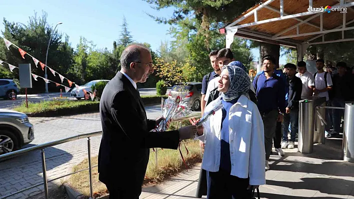 2025-2026 Akademik Yılı Fırat Üniversitesi'nde Çiçeklerle Başladı!