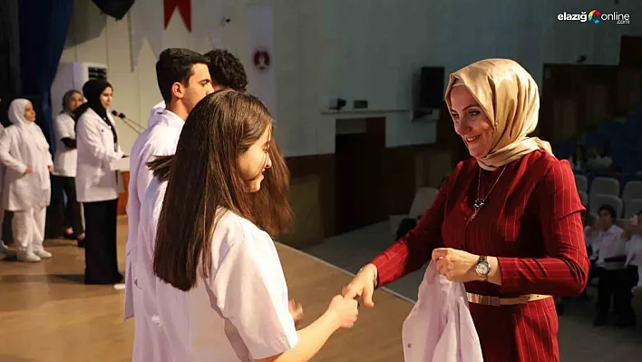 Fırat Üniversitesi'nde Beyaz Önlük Heyecanı: Diş Hekimliği Öğrencileri İlk Adımı Attı!